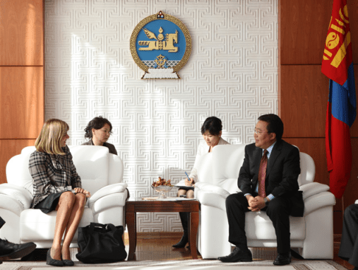 elbeg-ann 2009 оны 10 сард Францын "Арева" группын тэргүүн Анн Лувержон Ц. Элбэгдoрж, С. Баяр нартай уулзаж, ураны салбарт хамтран ажиллах харилцан ойлголцлын санамж бичиг үзэглэв