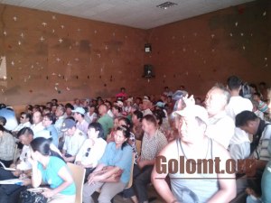 Хурлын заалны суудал хүрэлцэхгүй хүндрэлтэй байлаа.